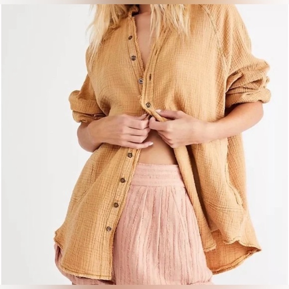 We The Free Summer Daydream Buttondown | Golden Nugget | Small - Picture 1 of 4